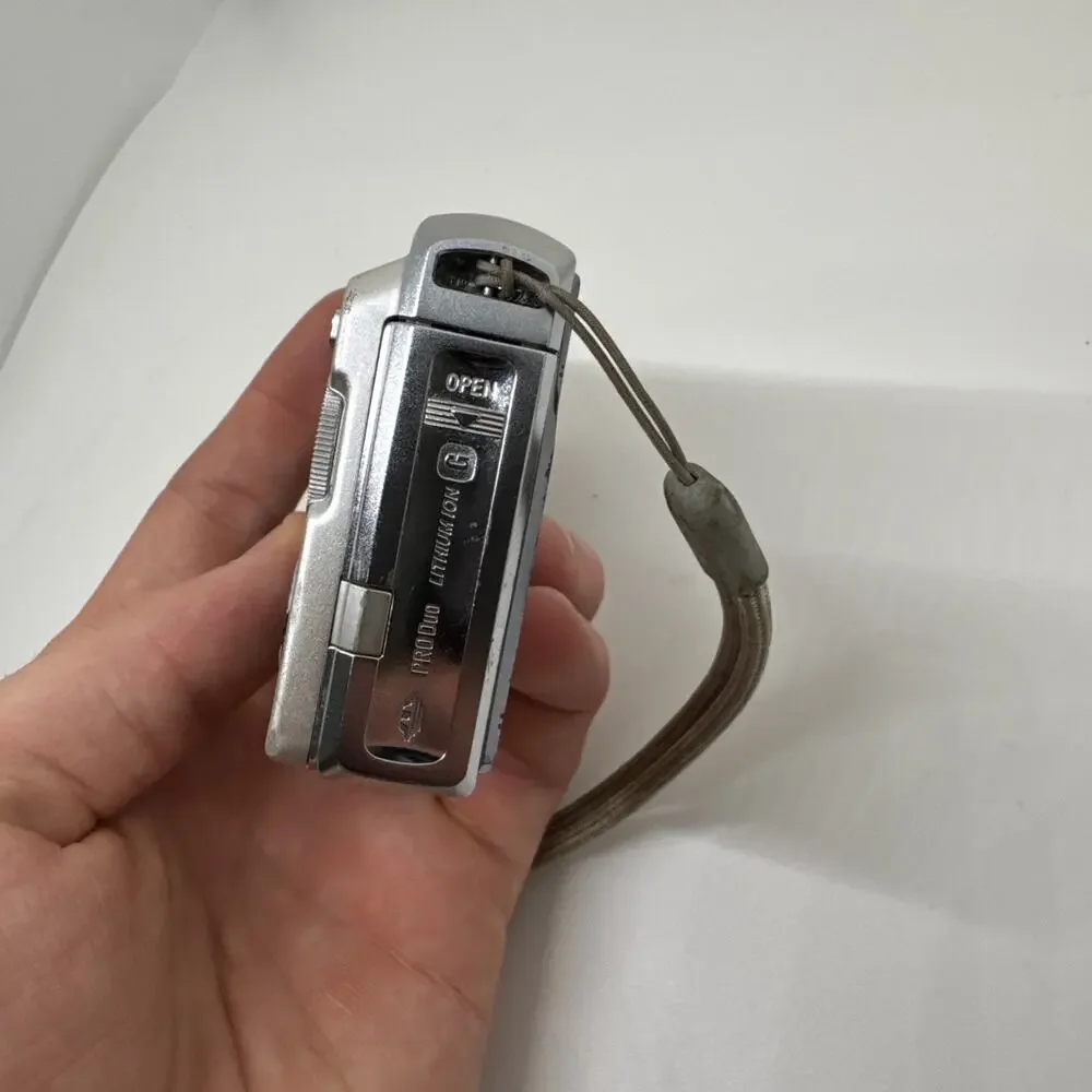 Sony Cybershot DSC-W80 7.2 MP Digital Camera + Battery NO CHARGER Tested WORKS